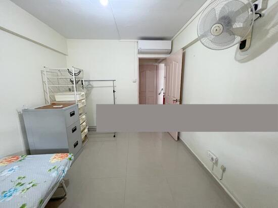 122 Ang Mo Kio Avenue 3 HDB Apartment Room Rental, $850, 1 Bed 1 Bath 150 sqft $5.67 psf