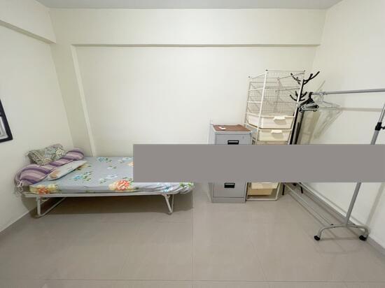 122 Ang Mo Kio Avenue 3 HDB Apartment Room Rental, $850, 1 Bed 1 Bath 150 sqft $5.67 psf