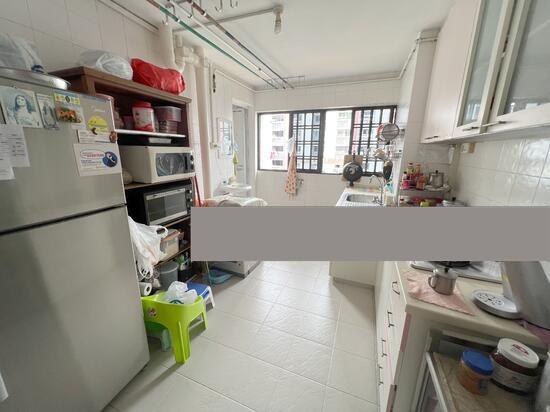 122 Ang Mo Kio Avenue 3 HDB Apartment Room Rental, $850, 1 Bed 1 Bath 150 sqft $5.67 psf