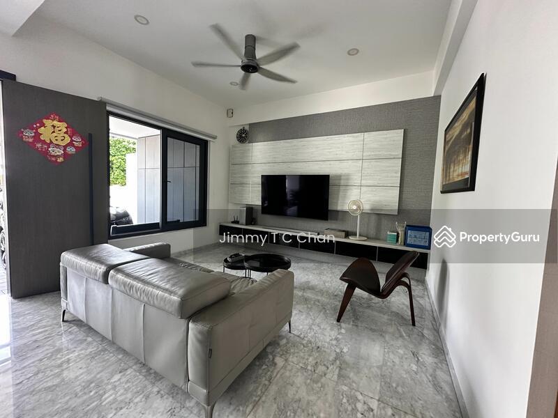Prop-GPT: Corner Terrace: D15  Keris Drive