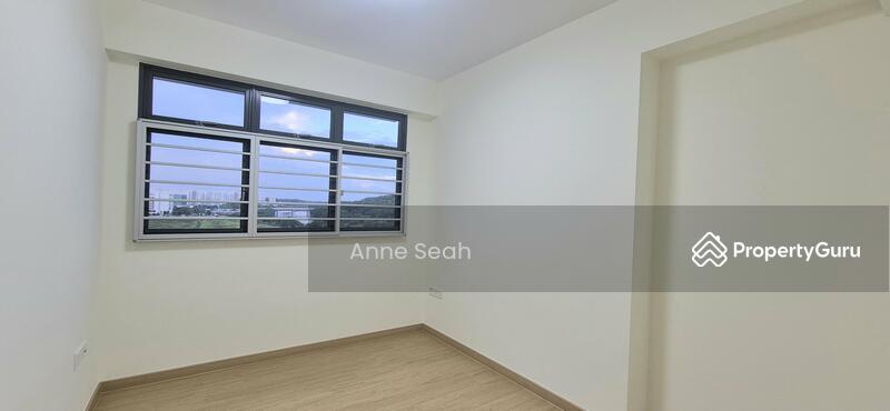 Prop-GPT: HDB Flat: D19  174B Sengkang East Drive