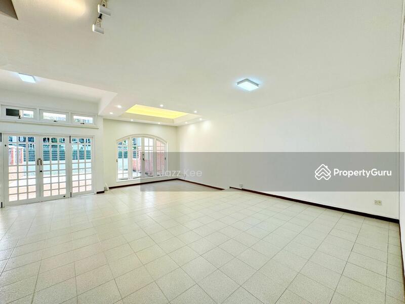 Prop-GPT: Terrace: D16  Sea Breeze Walk