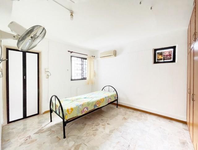Prop-GPT: HDB Apartment: D16  709 Bedok Reservoir Road