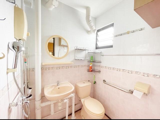 709 Bedok Reservoir Road HDB Apartment Room Rental, $1,000, 1 Bed 3 Bath 129 sqft $7.75 psf