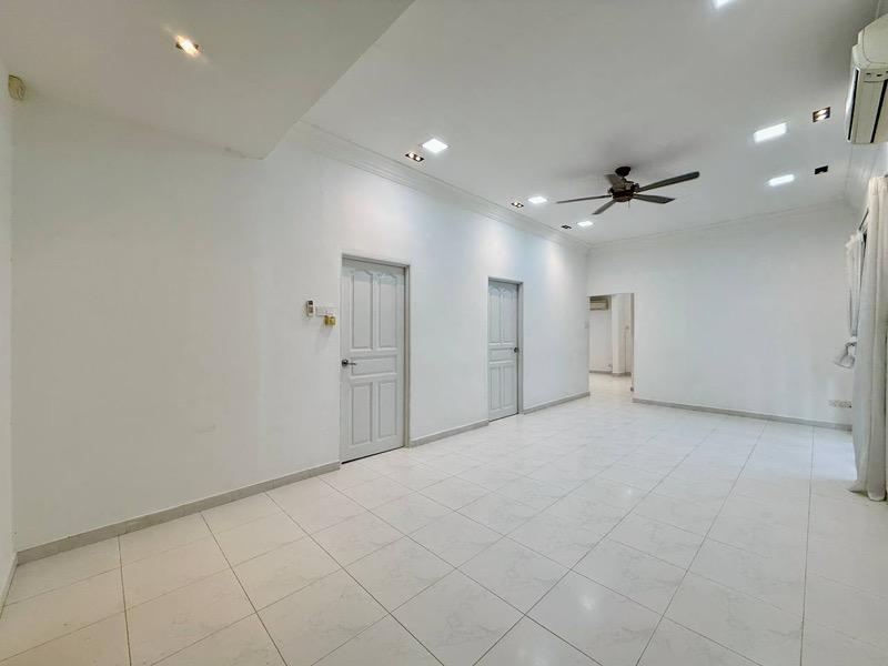 Serangoon Garden Estate Corner Terrace For Rent, $6,800, 3 Bed 2 Bath 1,700 sqft $2.58 psf