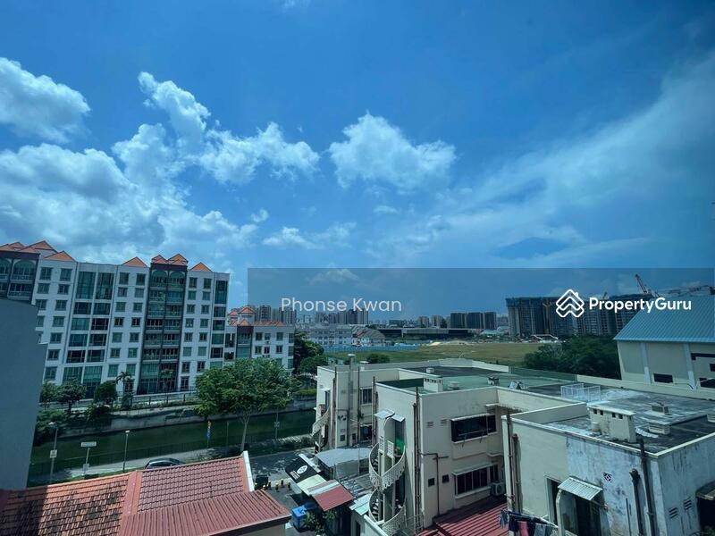 Prop-GPT: Condominium: D14  Central Meadows