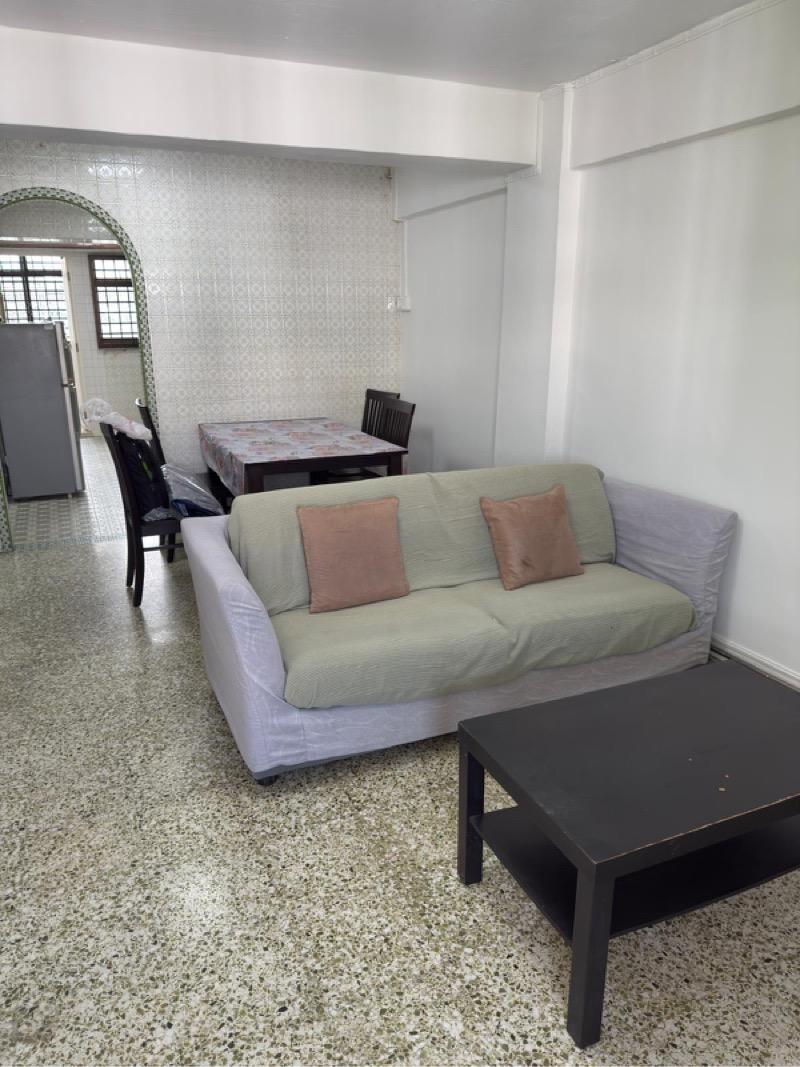 15 Telok Blangah Crescent HDB Apartment For Rent, $3,300, 2 Bed 1 Bath 699 sqft $4.72 psf