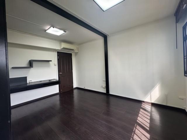 290C Bukit Batok East Avenue 3 HDB Apartment For Rent, $4,200, 4 Bed 2 Bath 1,518 sqft $2.77 psf