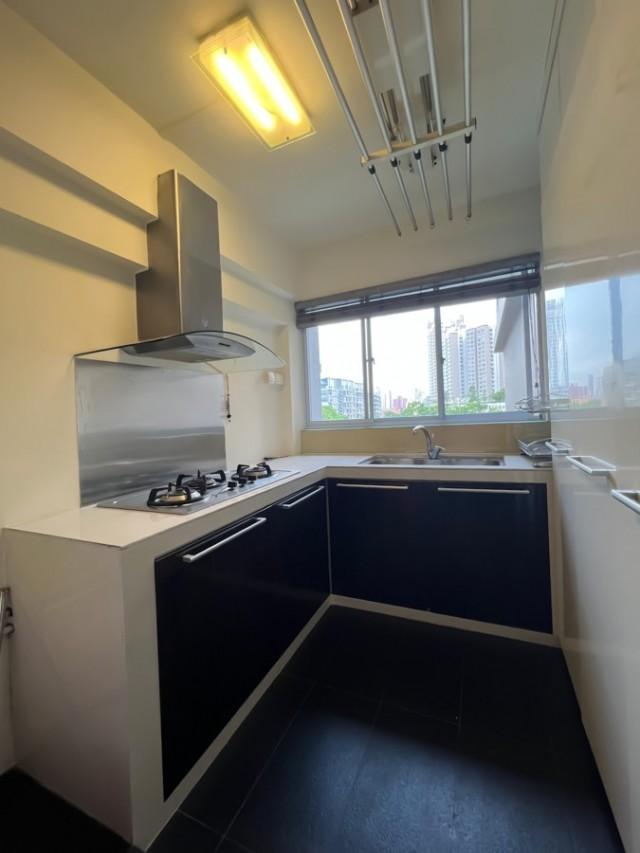 290C Bukit Batok East Avenue 3 HDB Apartment For Rent, $4,200, 4 Bed 2 Bath 1,518 sqft $2.77 psf