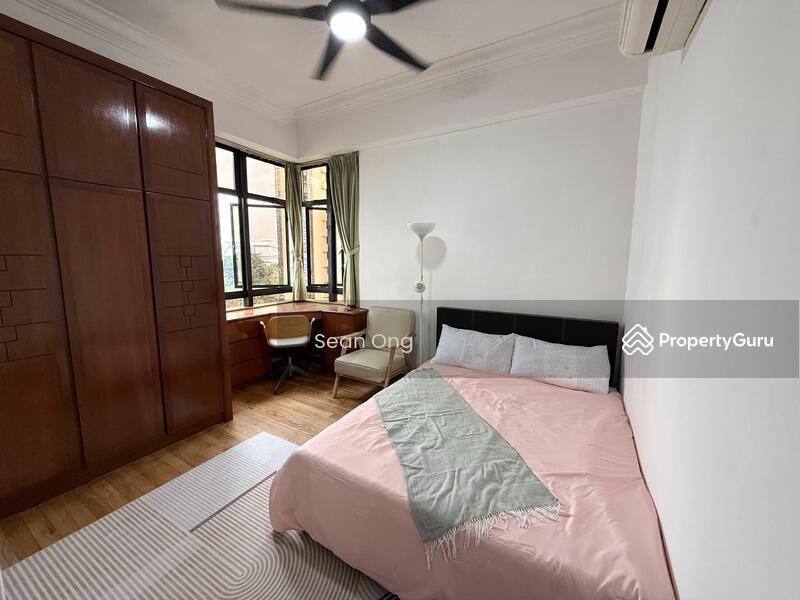 Prop-GPT: Condominium: D05  Dover Parkview