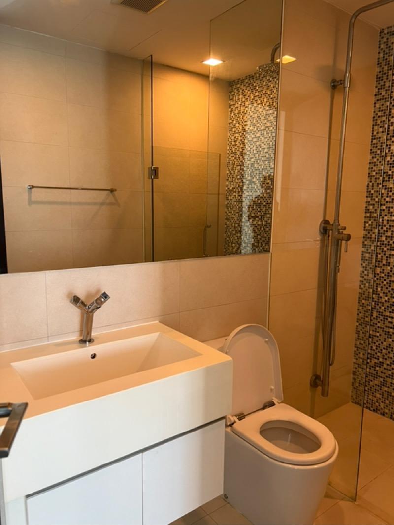 The Rochester Residences Apartment For Rent, $4,350, 1 Bed 1 Bath 840 sqft $5.18 psf