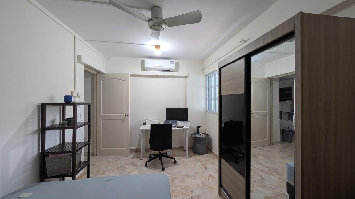 702 Hougang Avenue 2 HDB Apartment Room Rental, $1,200, 1 Bed 2 Bath 1,001 sqft $1.20 psf