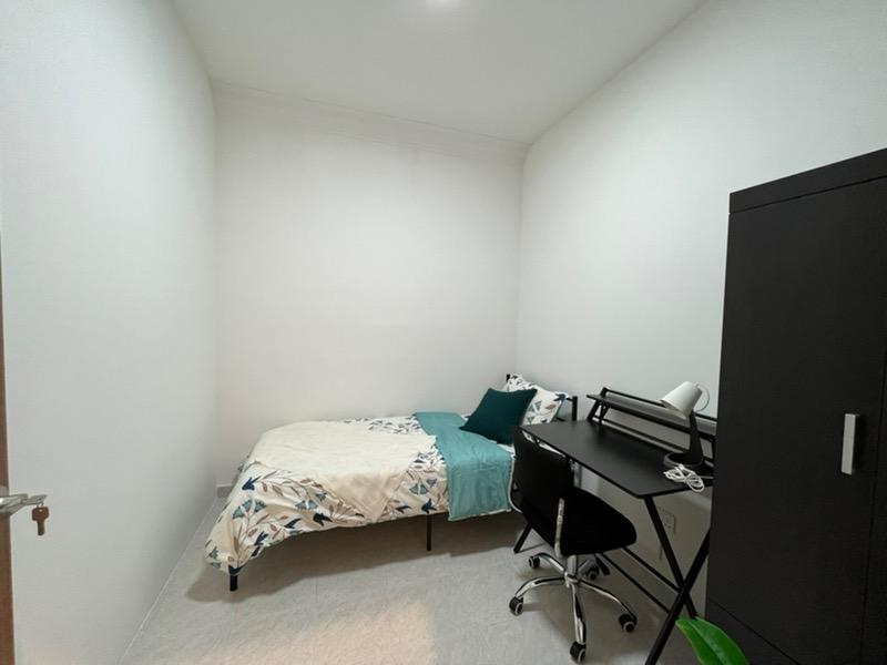 Condominium for Rent, Central Green Condominium Room Rental, $1,400, 1 Bed 1 Bath 100 sqft $14.00 psf, SGD 1,400 | 99-year Leasehold