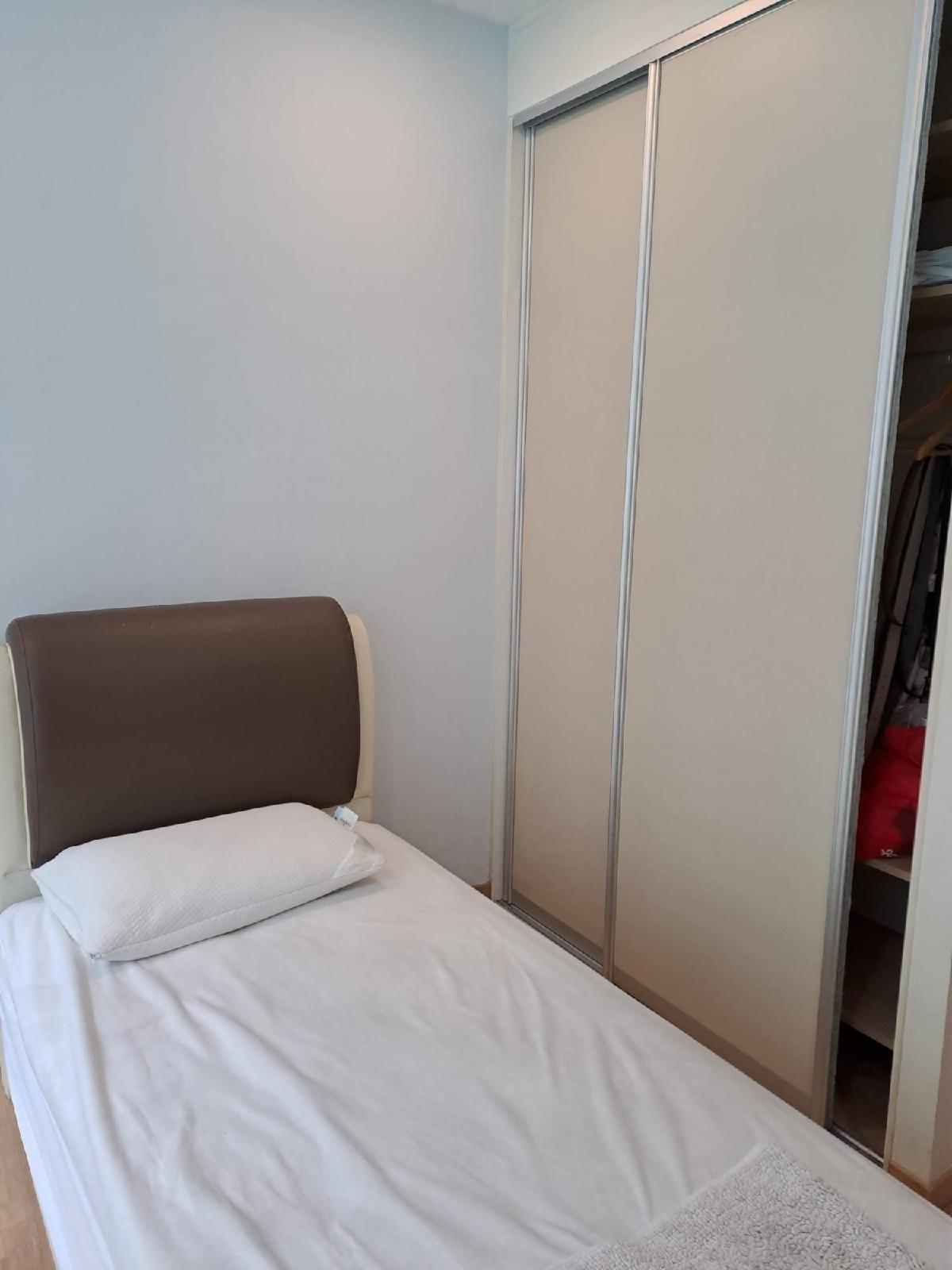 The Gale Condominium Room Rental, $1,000, 1 Bed 1 Bath 90 sqft $11.11 psf