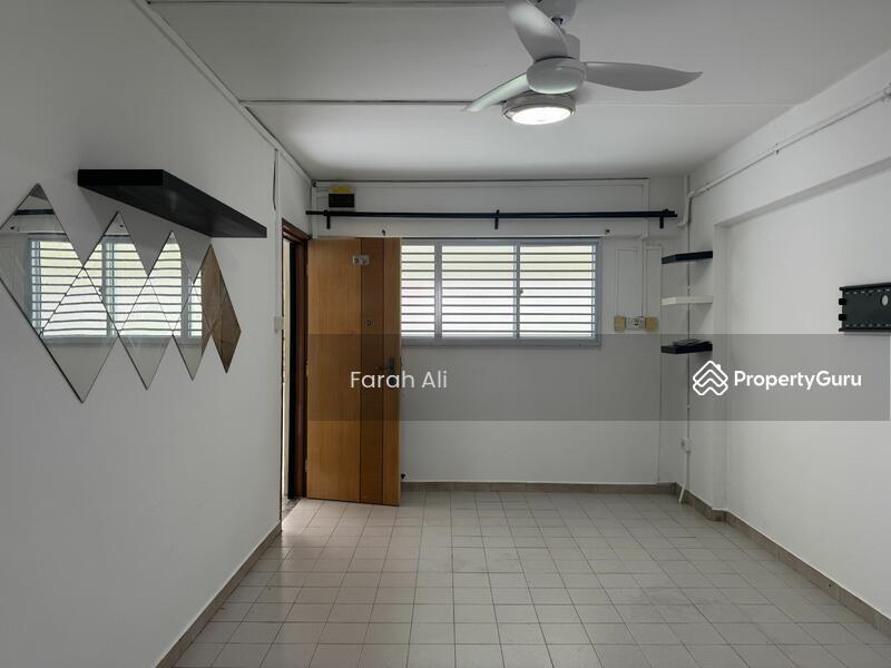 Prop-GPT: HDB Flat: D27 Yishun 270 Yishun Street 22