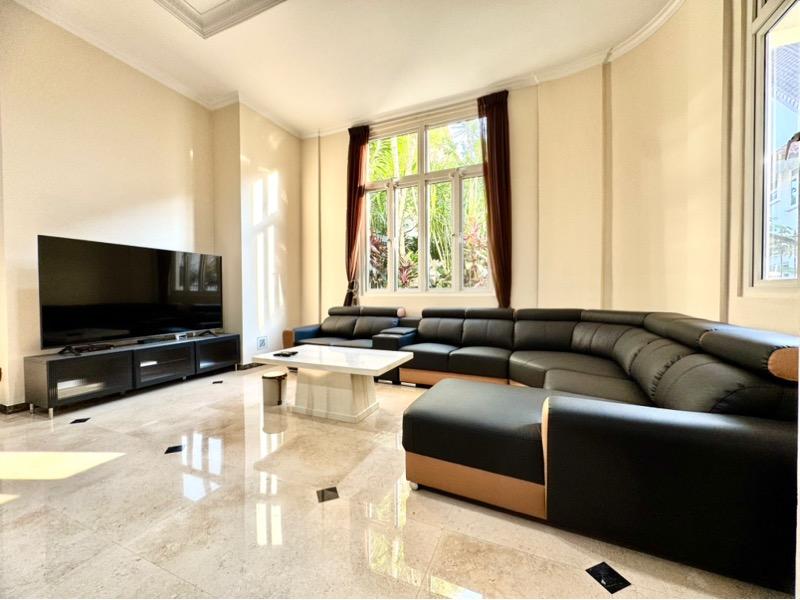 Prop-GPT: Bungalow: D11  Renovated modern bungalow, covered pool, serene and quiet, mins to MRT & schools!