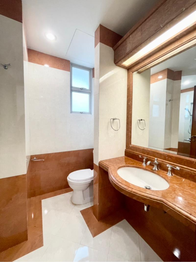 Pinetree Condo Apartment For Rent, $5,000, 2 Bed 3 Bath 1,496 sqft $3.34 psf