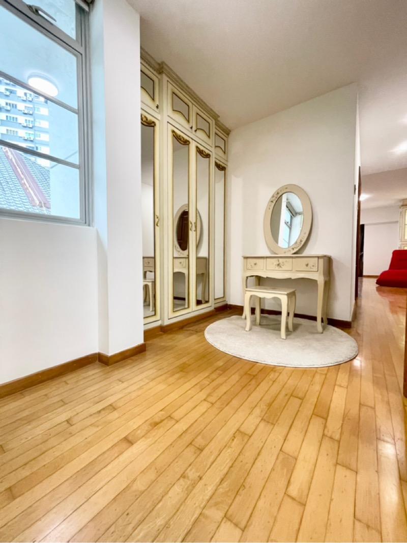 Pinetree Condo Apartment For Rent, $5,000, 2 Bed 3 Bath 1,496 sqft $3.34 psf