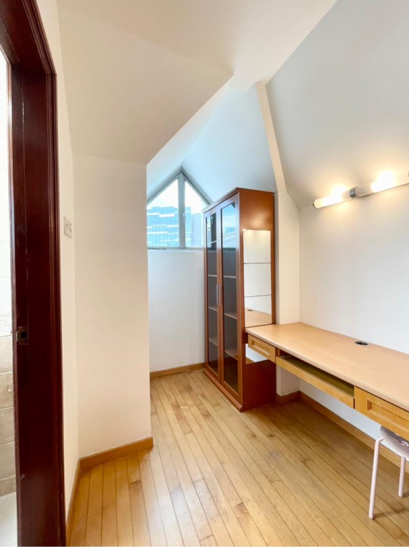 Pinetree Condo Apartment For Rent, $5,000, 2 Bed 3 Bath 1,496 sqft $3.34 psf