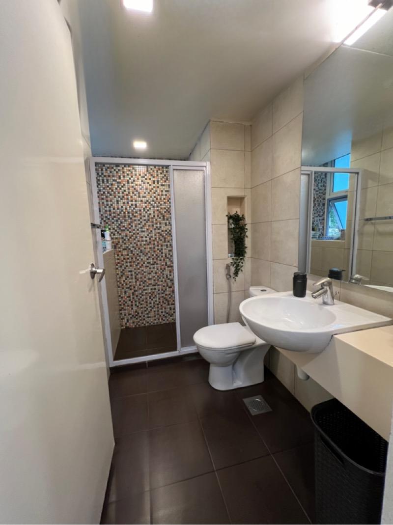Condominium for Rent, The Esparis Condominium For Rent, $5,000, 4 Bed 3 Bath 1,831 sqft $2.73 psf, SGD 5,000 | 99-year Leasehold