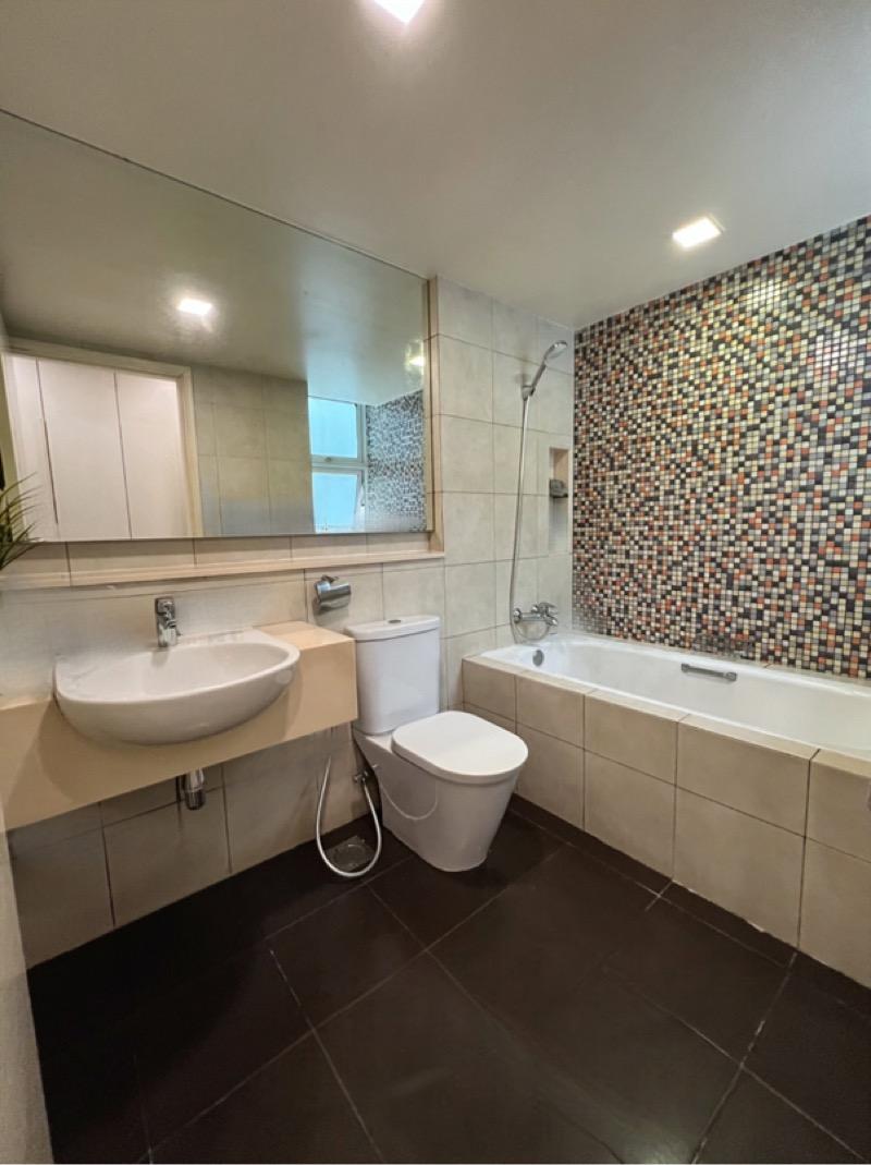 Condominium for Rent, The Esparis Condominium For Rent, $5,000, 4 Bed 3 Bath 1,831 sqft $2.73 psf, SGD 5,000 | 99-year Leasehold