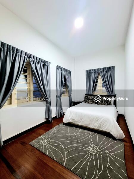 Prop-GPT: Shophouse: D19  Lowland Road Town House