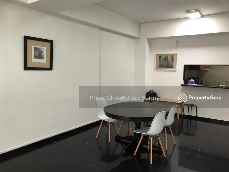 Prop-GPT: Apartment: D09  UE Square