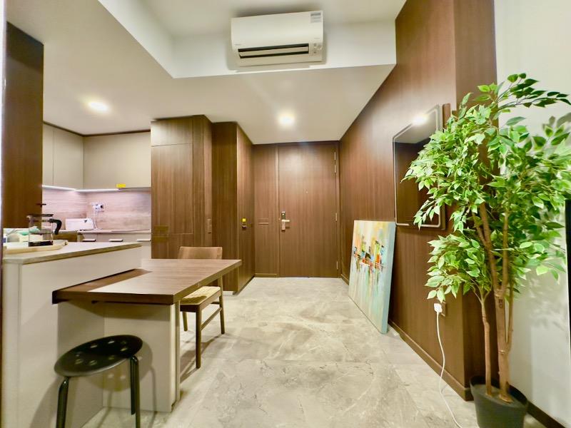 One Pearl Bank Condominium For Rent, $5,300, 2 Bed 1 Bath 700 sqft $7.57 psf