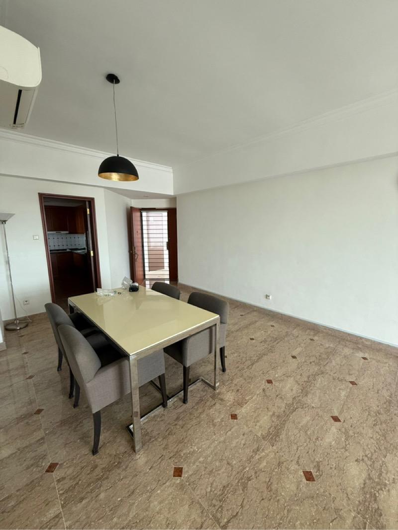 Signature Park Condominium For Rent, $5,000, 3 Bed 2 Bath 1,399 sqft $3.57 psf