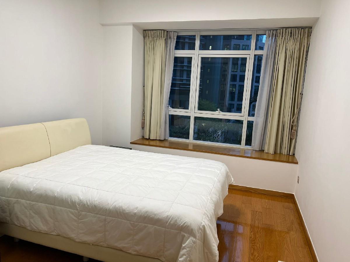 Icon Apartment For Rent, $5,900, 2 Bed 2 Bath 915 sqft $6.45 psf