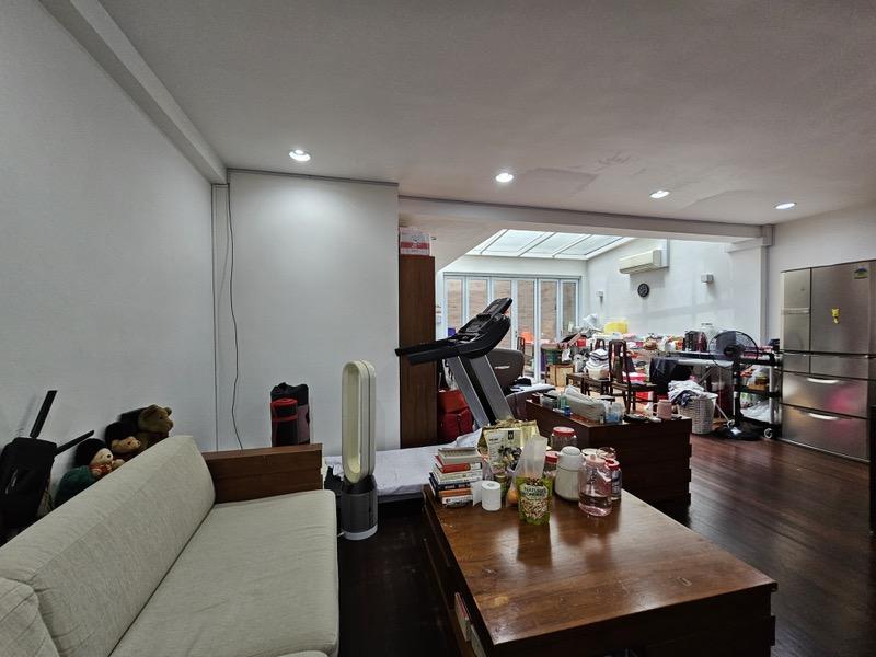 Prop-GPT: Apartment: D03 Tiong Bahru YONG SIAK COURT