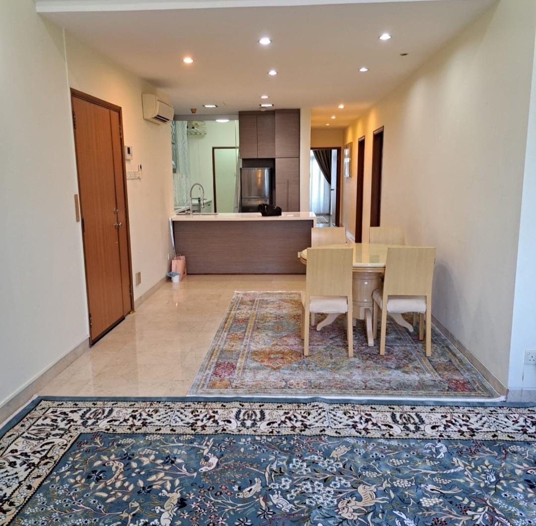 Prop-GPT: Condominium: D16  Parbury Hill Condominium