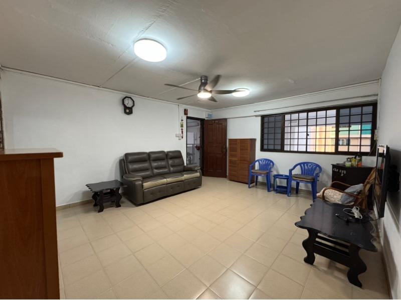 Prop-GPT: HDB Apartment: D22  218 Jurong East Street 21