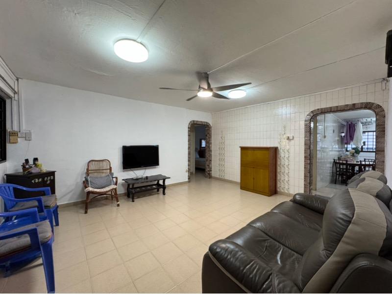 218 Jurong East Street 21 HDB Apartment For Rent, $3,600, 3 Bed 2 Bath 979 sqft $3.68 psf