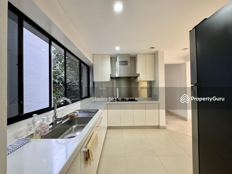 Prop-GPT: Condominium: D21  Pine Grove