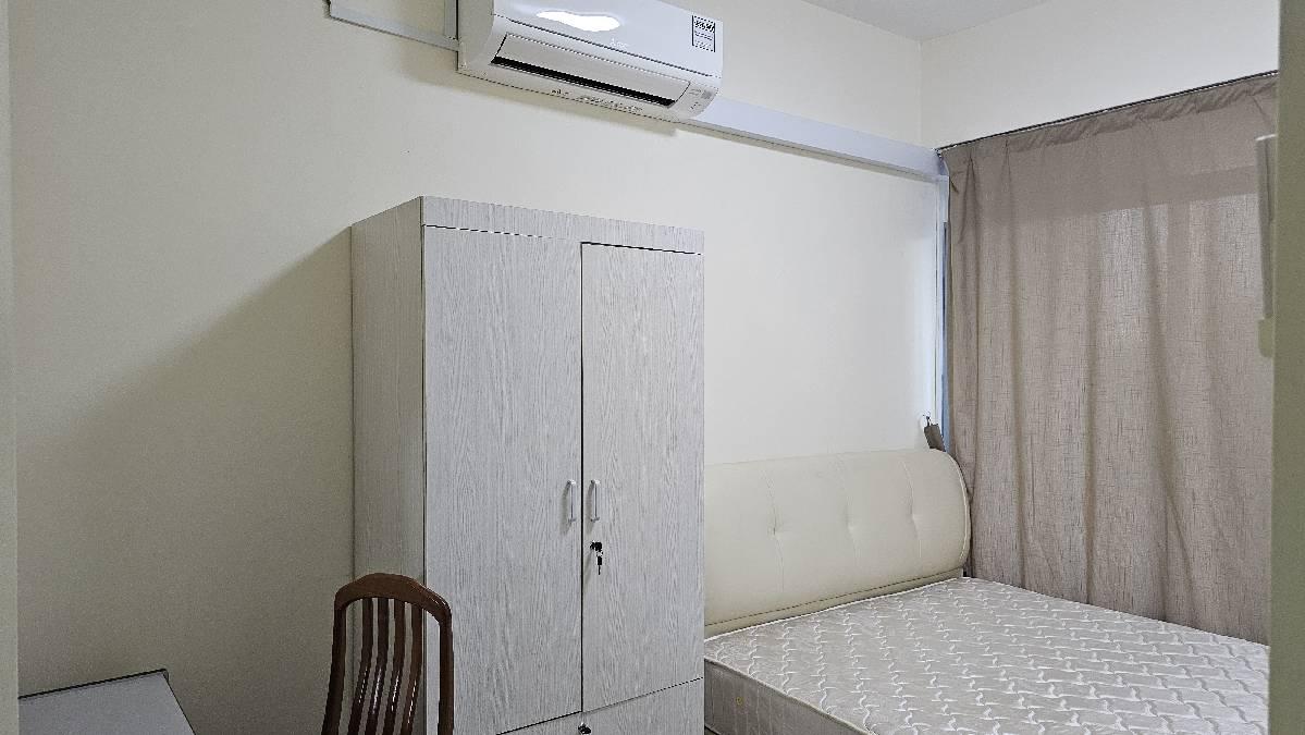 Emerald Park Condominium For Rent, $5,500, 4 Bed 2 Bath 926 sqft $5.94 psf