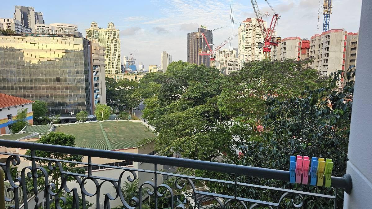 Emerald Park Condominium For Rent, $5,500, 4 Bed 2 Bath 926 sqft $5.94 psf