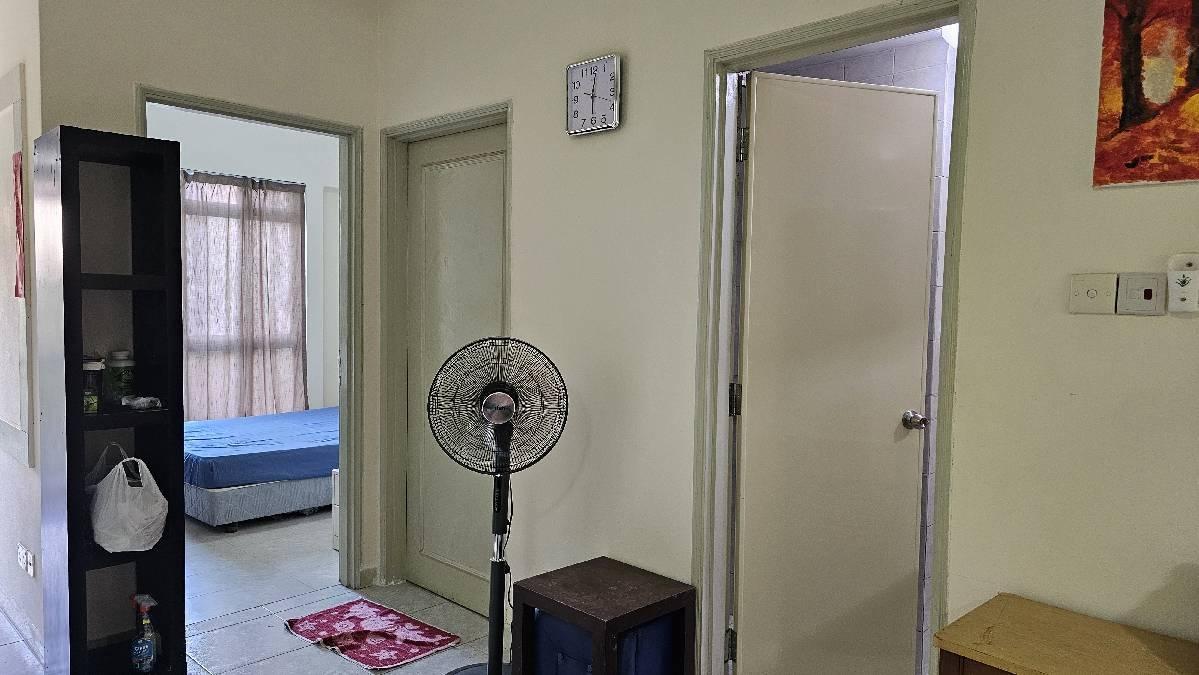 Emerald Park Condominium For Rent, $5,500, 4 Bed 2 Bath 926 sqft $5.94 psf