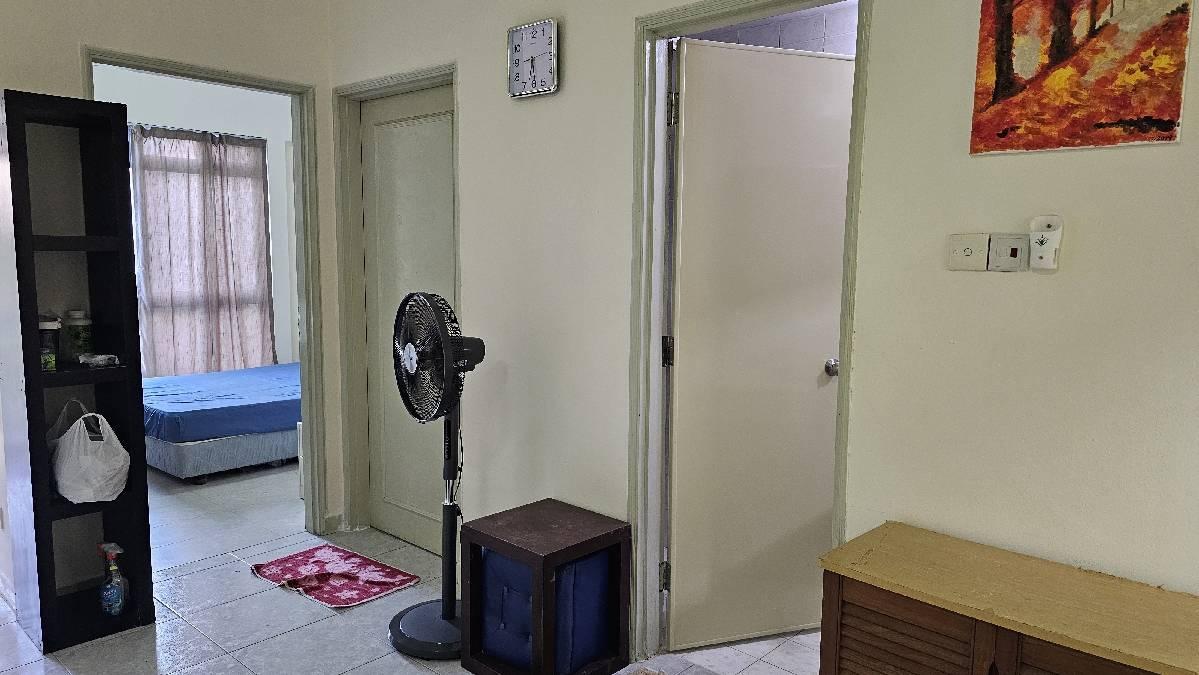 Emerald Park Condominium For Rent, $5,500, 4 Bed 2 Bath 926 sqft $5.94 psf
