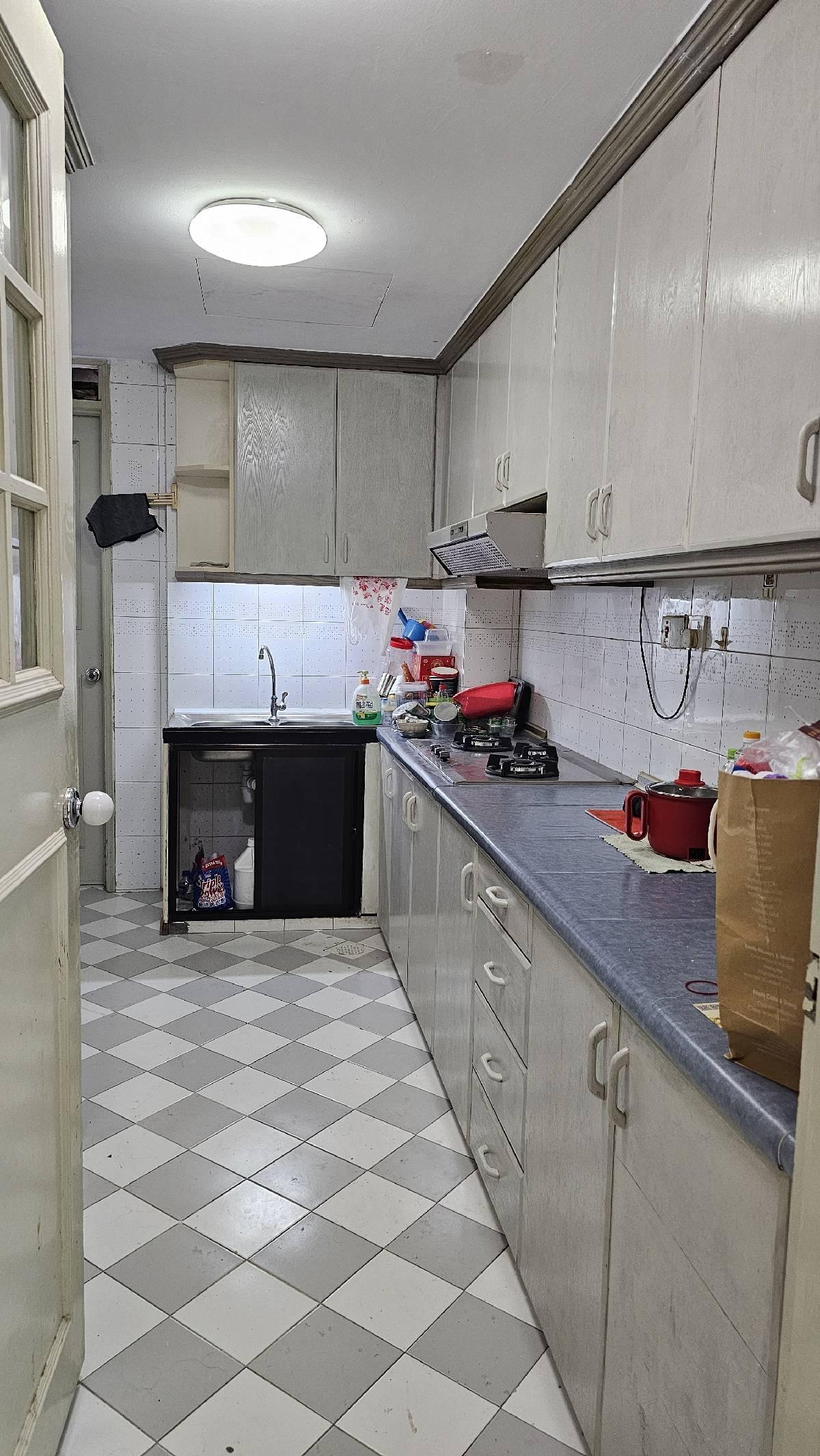 Emerald Park Condominium For Rent, $5,500, 4 Bed 2 Bath 926 sqft $5.94 psf