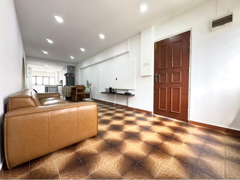 39 Bedok South Road HDB Apartment For Rent, $3,299, 2 Bed 2 Bath 882 sqft $3.74 psf
