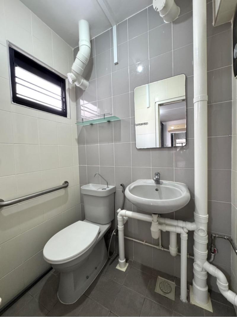 39 Bedok South Road HDB Apartment For Rent, $3,299, 2 Bed 2 Bath 882 sqft $3.74 psf