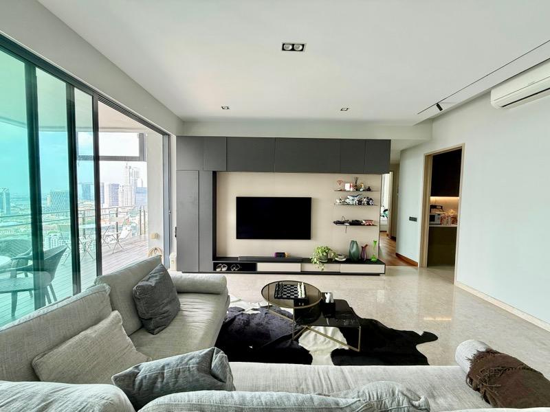 Rivergate Condominium For Rent, $11,500, 3 Bed 3 Bath 1,744 sqft $6.59 psf