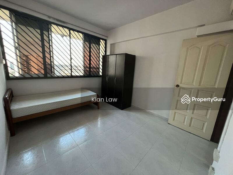 Prop-GPT: HDB Flat: D18  859 Tampines Avenue 5