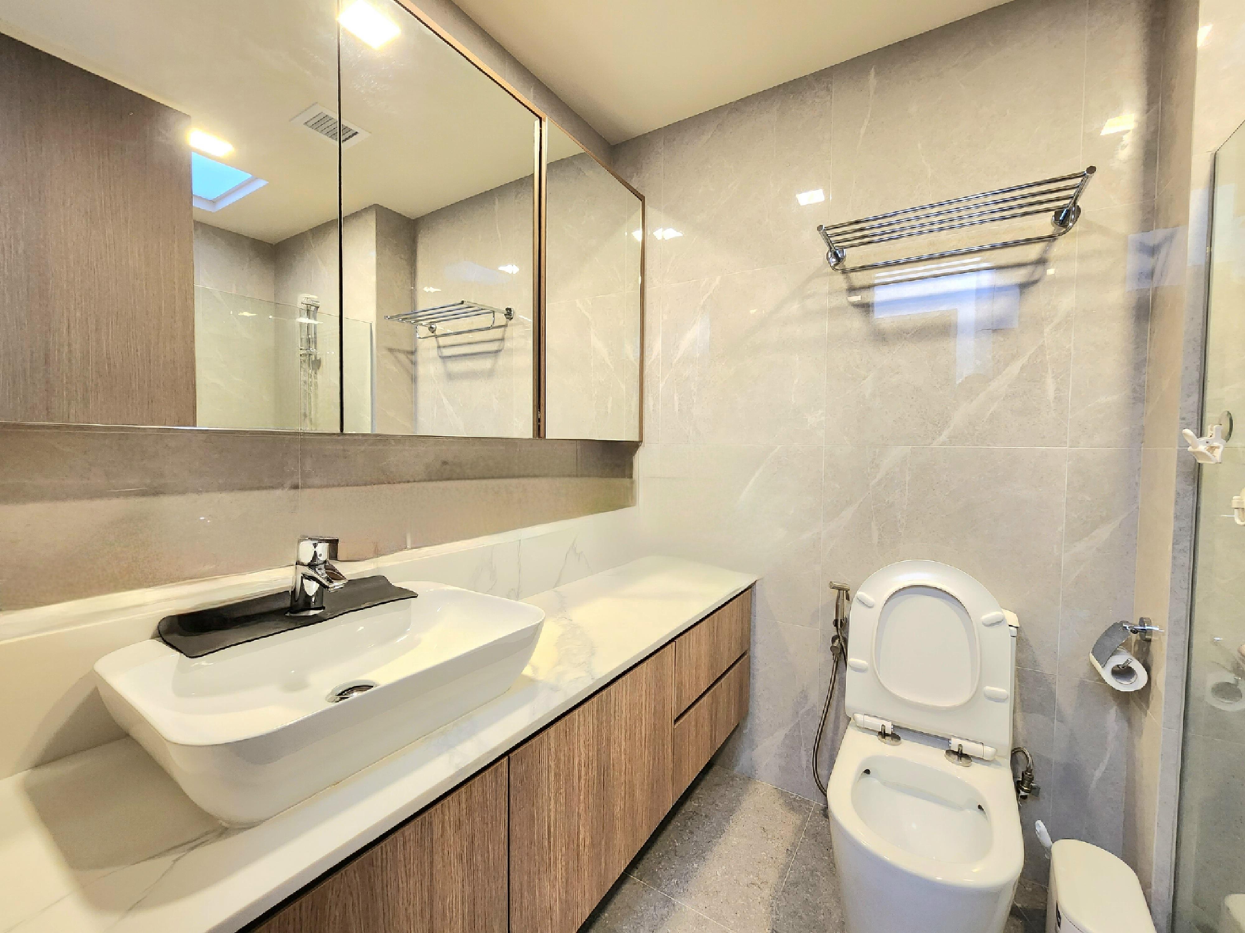 Terrace for Rent: D19, 550000