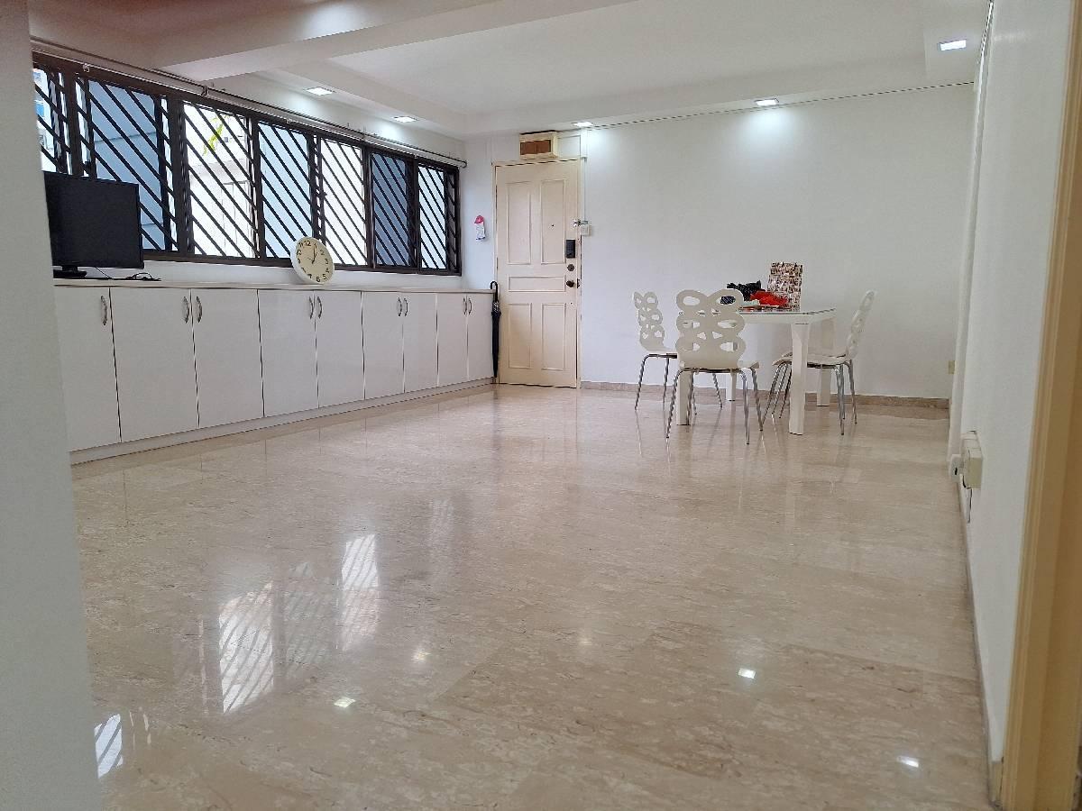Prop-GPT: HDB Apartment: D10 Holland Holland Avenue
