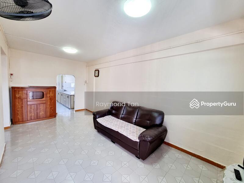 Prop-GPT: HDB Flat: D27 Yishun 741 Yishun Avenue 5