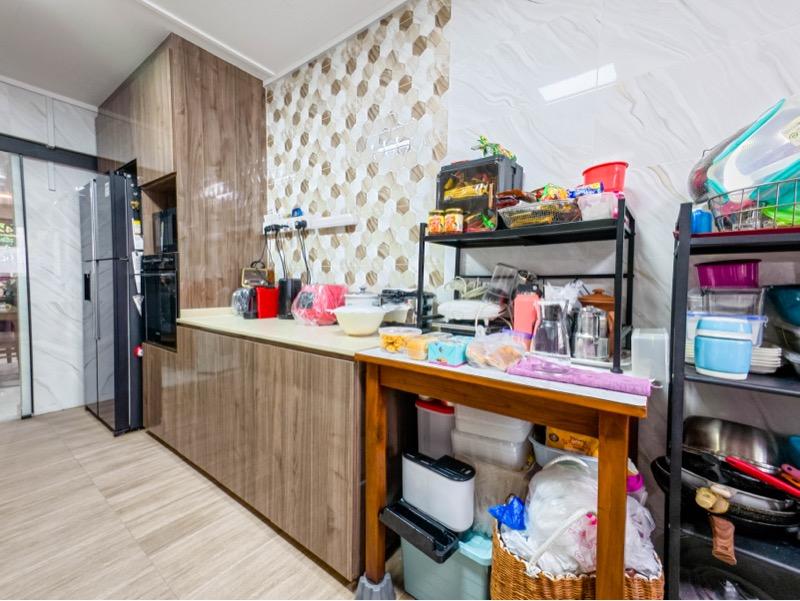 429 Woodlands Street 41 HDB Apartment Room Rental, $900, 1 Bed 1 Bath 1,173 sqft $0.77 psf