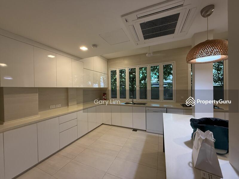 Semi-Detached for Rent: Holland, D10, 279228