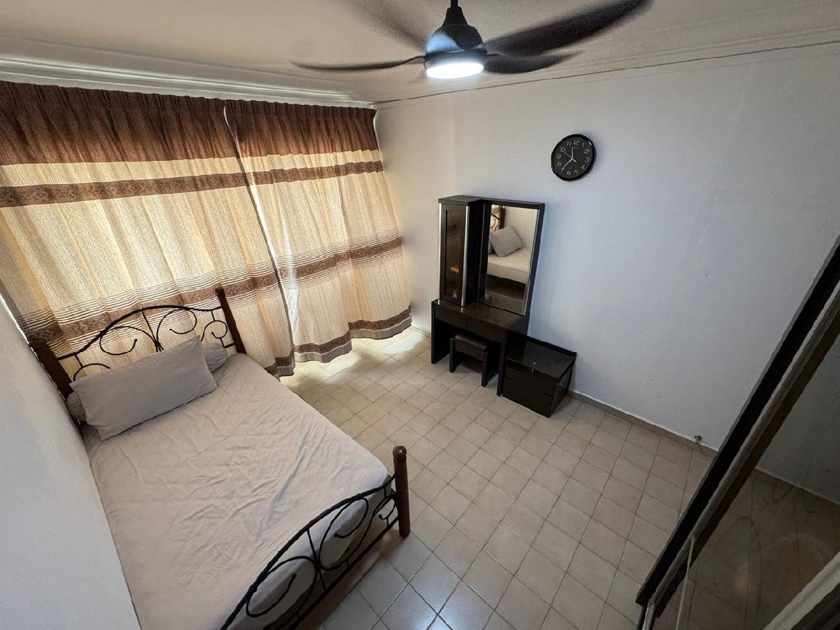 Prop-GPT: HDB Apartment: D23 Bukit Batok 345 Bukit Batok Street 34